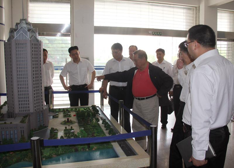 2013年9月，全國(guó)政協(xié)人口資源環(huán)境委員會(huì)主任陳邦柱來(lái)公司