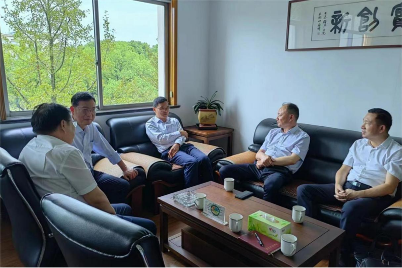 周鴻拜訪巨化集團(tuán)有限公司黨委書記、董事長(zhǎng)周黎旸