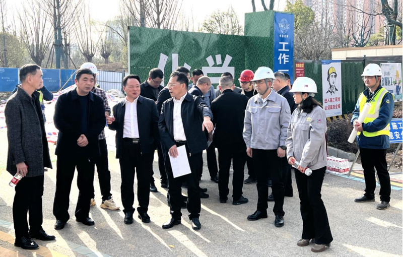 李建華到公司恒大保交樓配套道路及管網(wǎng)項目現(xiàn)場調研